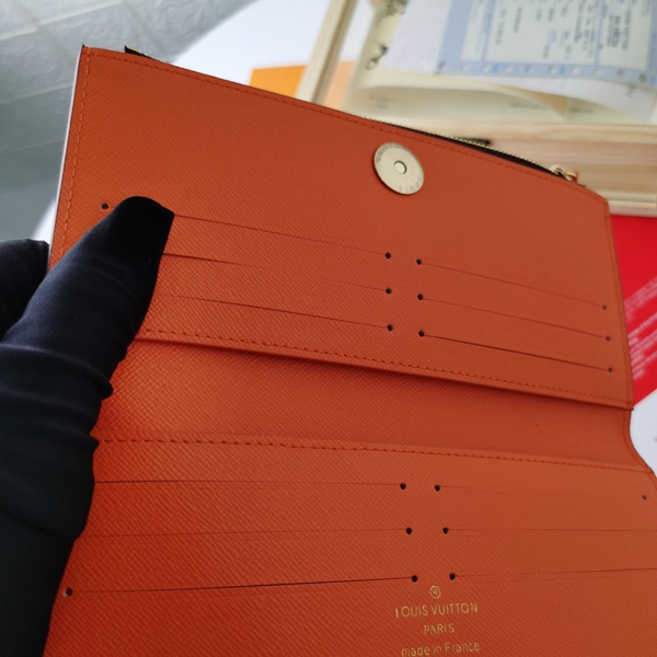 LVコピーウォレット着用イメージ